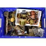 A quantity of mixed metalware and ornaments to include decorative brass pots, copper plates,