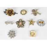 Eight various vintage costume brooches to include a Scottish-style example (8).