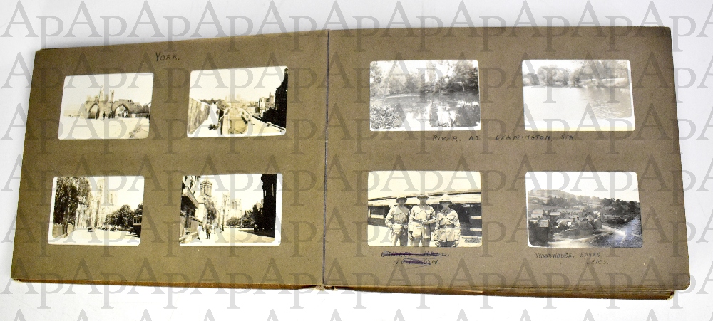 An album of small photographs circa 1920s showing areas around Cairo, Jerusalem, Ismalia, Jaffa, - Bild 3 aus 6