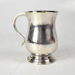 An Elizabeth II hallmarked silver footed mug, F Drury Ltd, Sheffield 1979, height 13.3cm, approx 13.