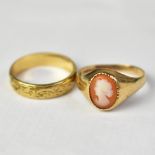 A 9ct gold ring set with pink cameo depicting a Classical lady, size S1/2,