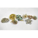 Eight various vintage costume brooches (8).
