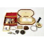 A quantity of costume jewellery to include wristwatches, dress rings, Isle of Man Bicentenary crown,