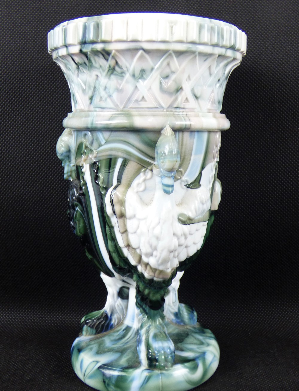 Five decorative items to include a 19th century mottled slag pressed glass vase with bird mask - Bild 2 aus 2