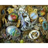 A large quantity of modern and vintage costume brooches.