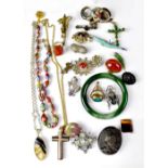 Various items of vintage and antique jewellery,