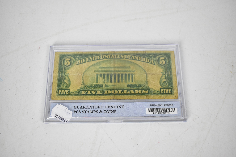 A United States of America 5 dollar Federal Reserve banknote issued by Chicago Illinois, no. - Image 4 of 4