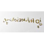 Various loose pieces of gold jewellery, to include four pairs of earrings,