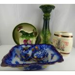 Various items of late 19th/early 20th century decorative pottery to include a large flow blue