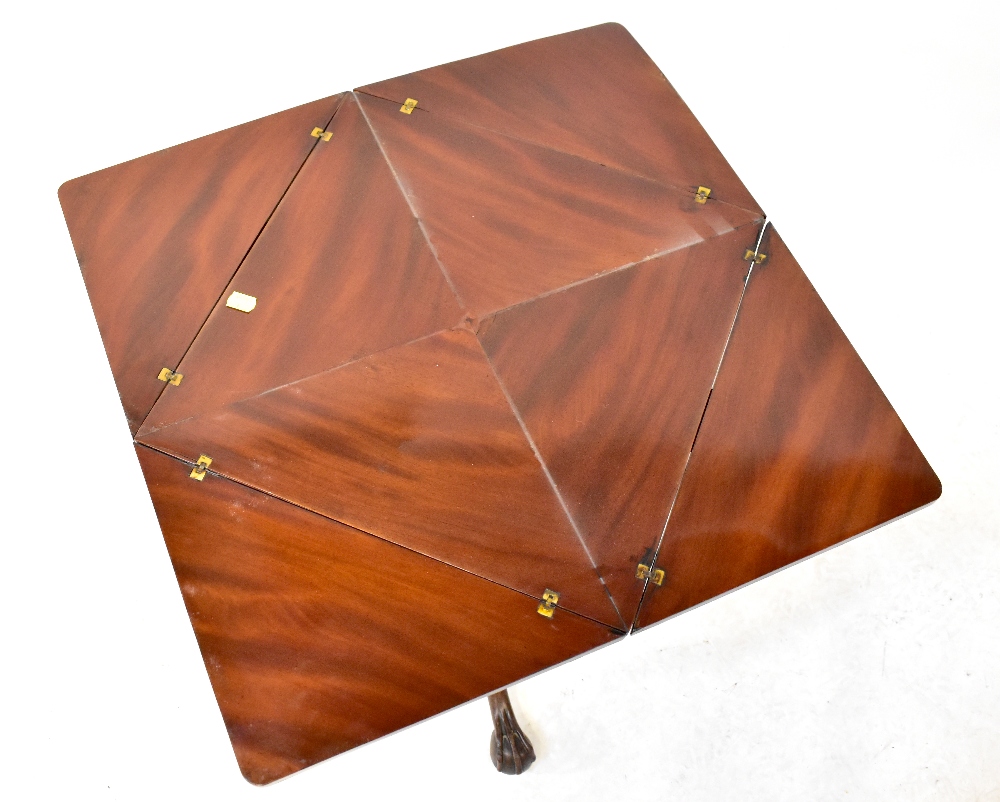 A Victorian mahogany envelope table raised on turned pedestal with three cabriole legs, - Bild 3 aus 3