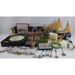 Various mixed collectibles to include a cased Putnam Yardage Estimator,