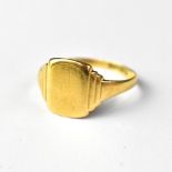 An 18ct gold gentlemen's signet ring, size S, approx 4g.