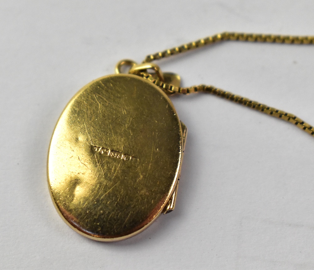 A 9ct gold oval double locket on a 9ct dainty chain, length 55cm, approx 7.7g. - Image 3 of 3