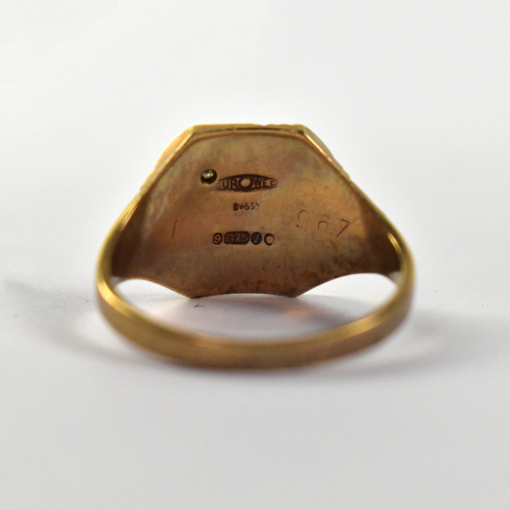 A gentlemen's vintage 9ct gold signet ring with square top, - Image 2 of 2
