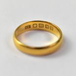 A 22ct gold wedding band, size K, approx 3.2g.
