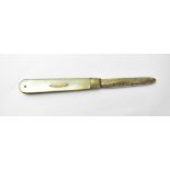 A George V hallmarked silver and mother of pearl fruit knife, Sheffield 1919.