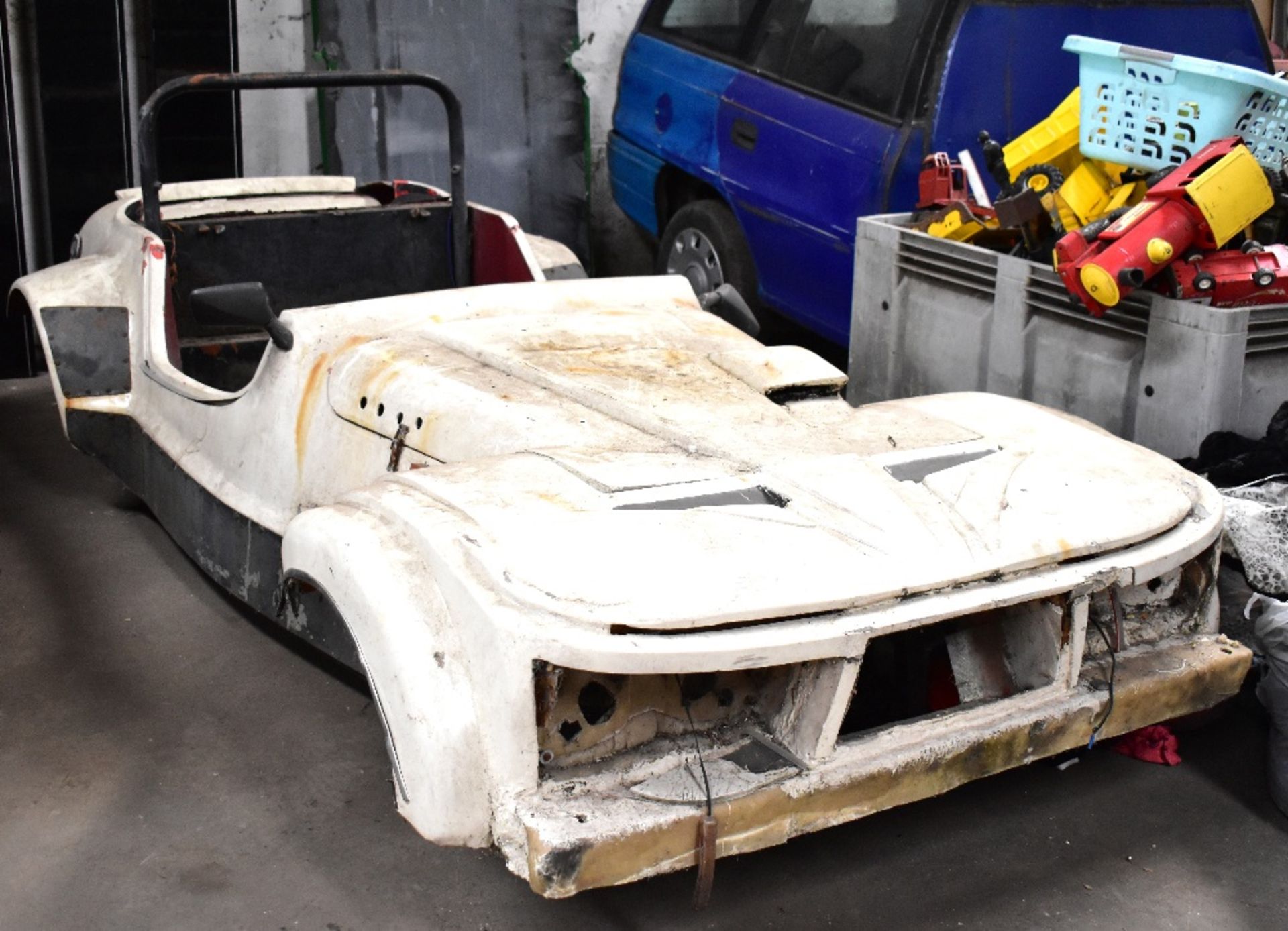 DUTTON; a fibreglass kit car shell (no running gear, ancillaries or interior).