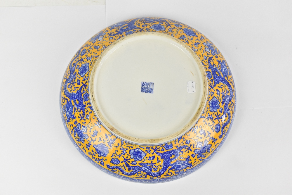 A modern Chinese circular bowl with transfer printed decoration representing a five clawed dragon - Image 3 of 4