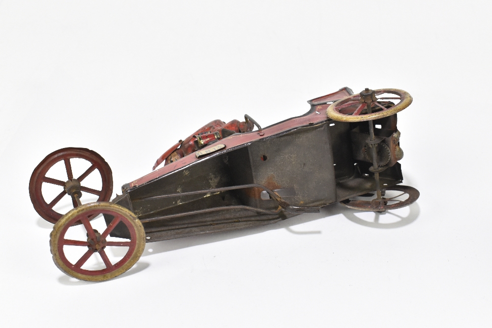 LEHMANN / DRGM; a German tinplate clockwork Tut Tut car, with original key and bellows, length 17. - Bild 3 aus 5