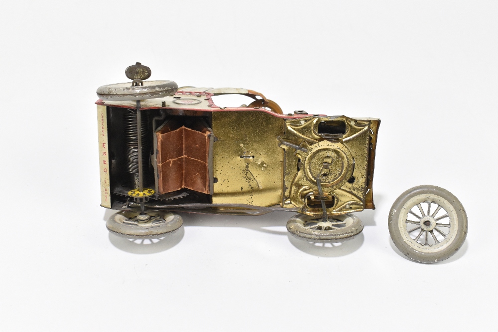 LEHMANN / DRGM; a German tinplate clockwork Tut Tut car, with original key and bellows, length 17. - Bild 4 aus 5