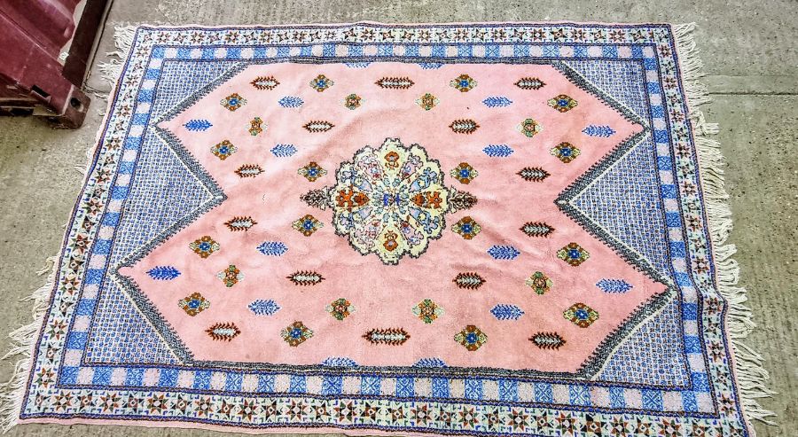 Large rug. Pink and blue. Approx 240 x 180cm. - Image 5 of 5