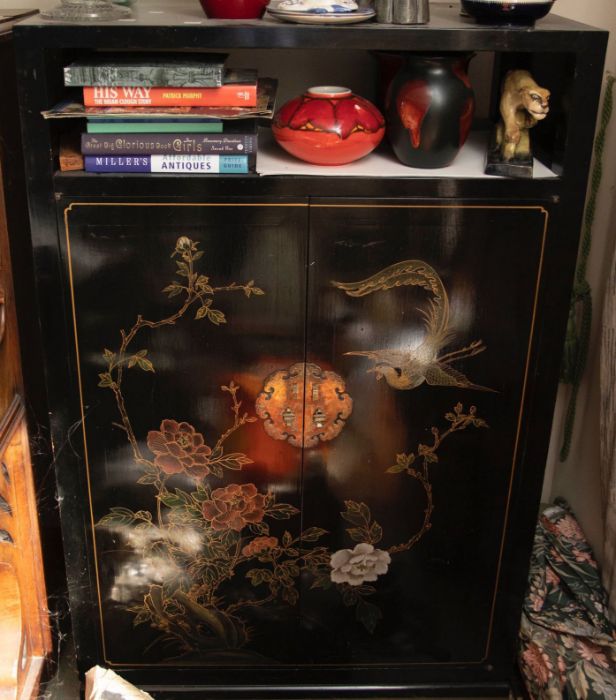 Lacquered Oriental cupboard with 2 drawers and a shelf. H127 W81