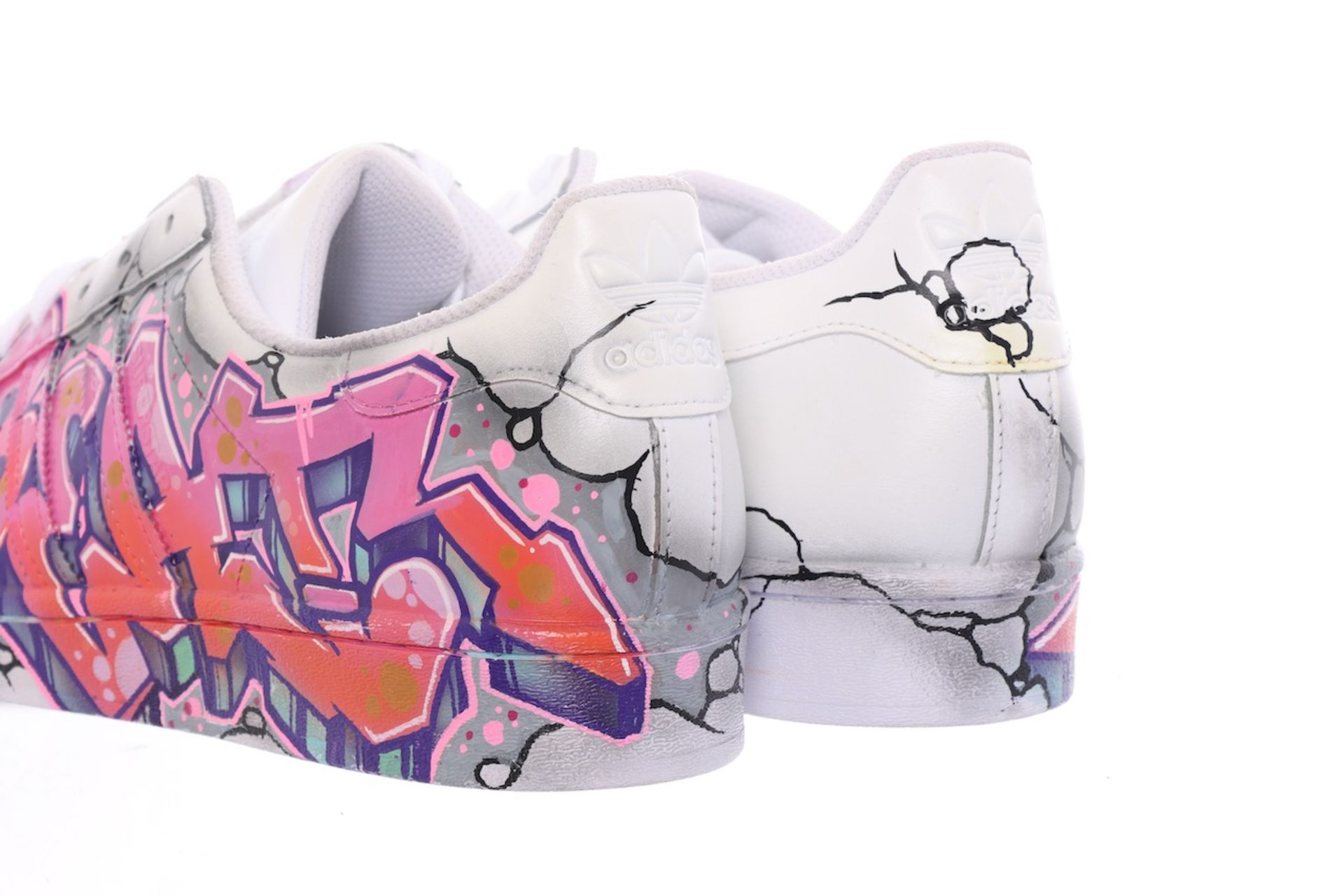 NICE! - A(u)ktion 2022: Adidas-Sneaker gestaltet von Beat Boy Delles 78 - Bild 6 aus 8