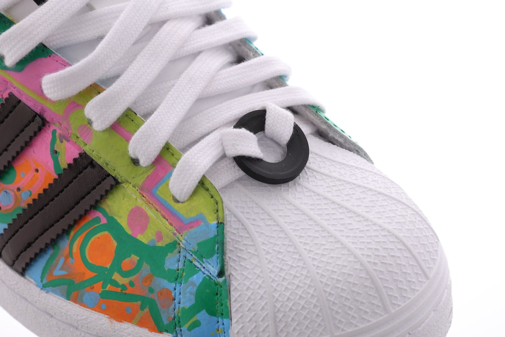 NICE! - A(u)ktion 2022: Adidas-Sneaker gestaltet von Aight - Bild 2 aus 6
