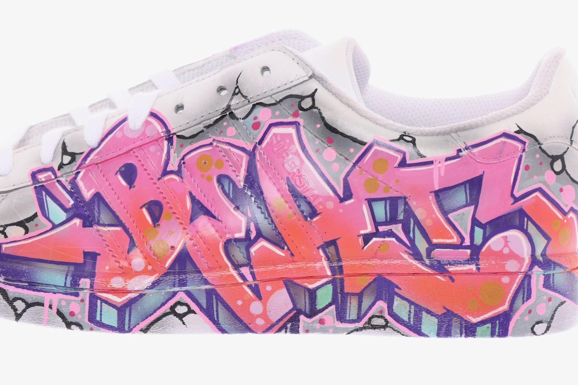 NICE! - A(u)ktion 2022: Adidas-Sneaker gestaltet von Beat Boy Delles 78 - Bild 3 aus 8