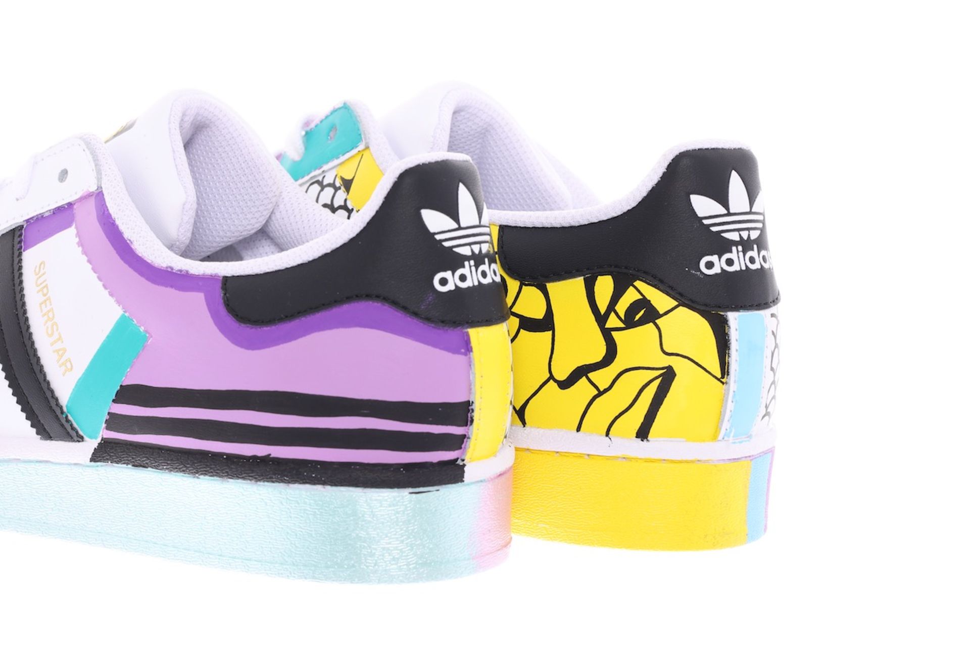 NICE! - A(u)ktion 2022: Adidas-Sneaker gestaltet von Stok La Rock - Bild 4 aus 6