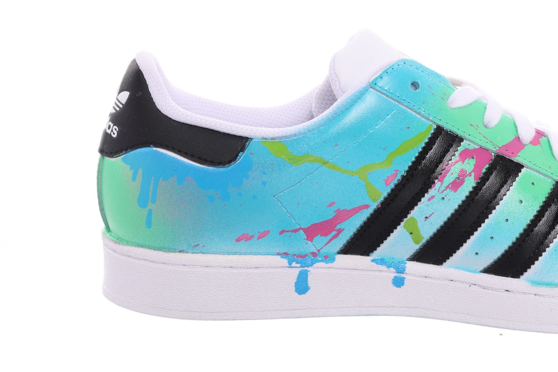 NICE! - A(u)ktion 2022: Adidas-Sneaker gestaltet von Lady Wave - Bild 3 aus 6