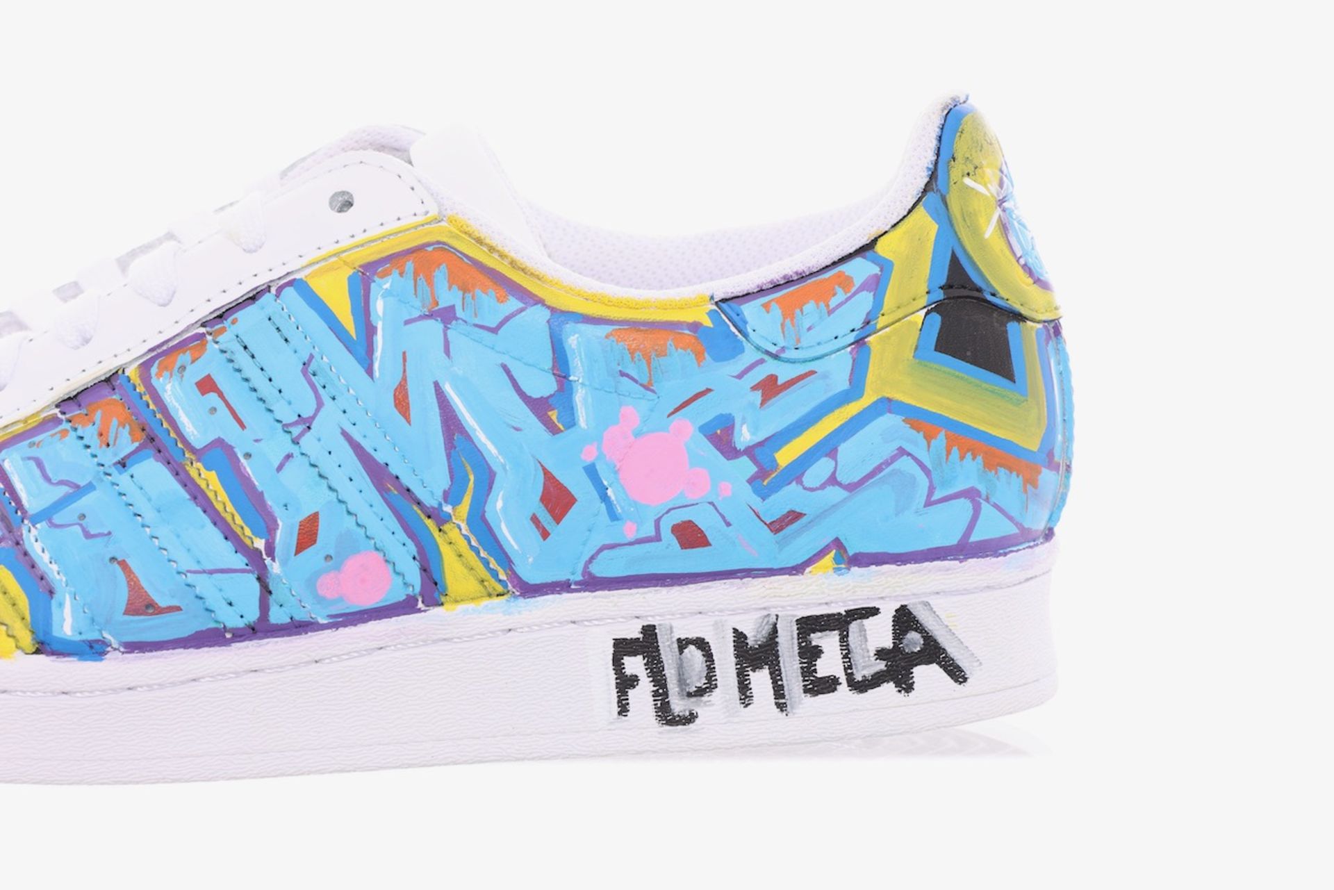 NICE! - A(u)ktion 2022: Adidas-Sneaker gestaltet von Flo Mega - Bild 4 aus 6