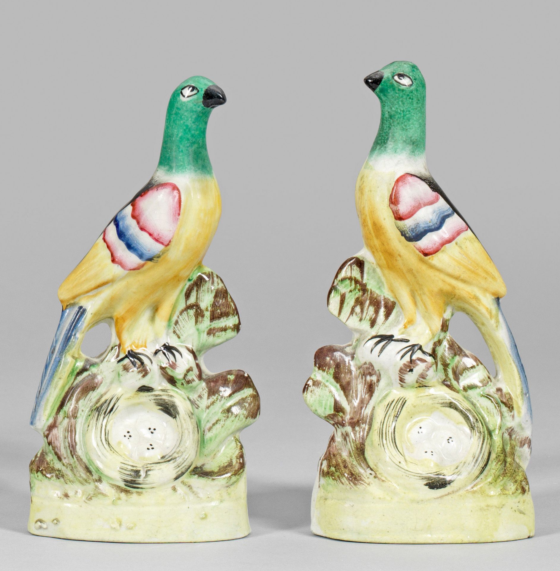 Paar viktorianische Staffordshire-Vogelfiguren