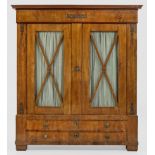 Biedermeier-Kleiderschrank