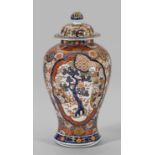 Große Imari-Balustervase