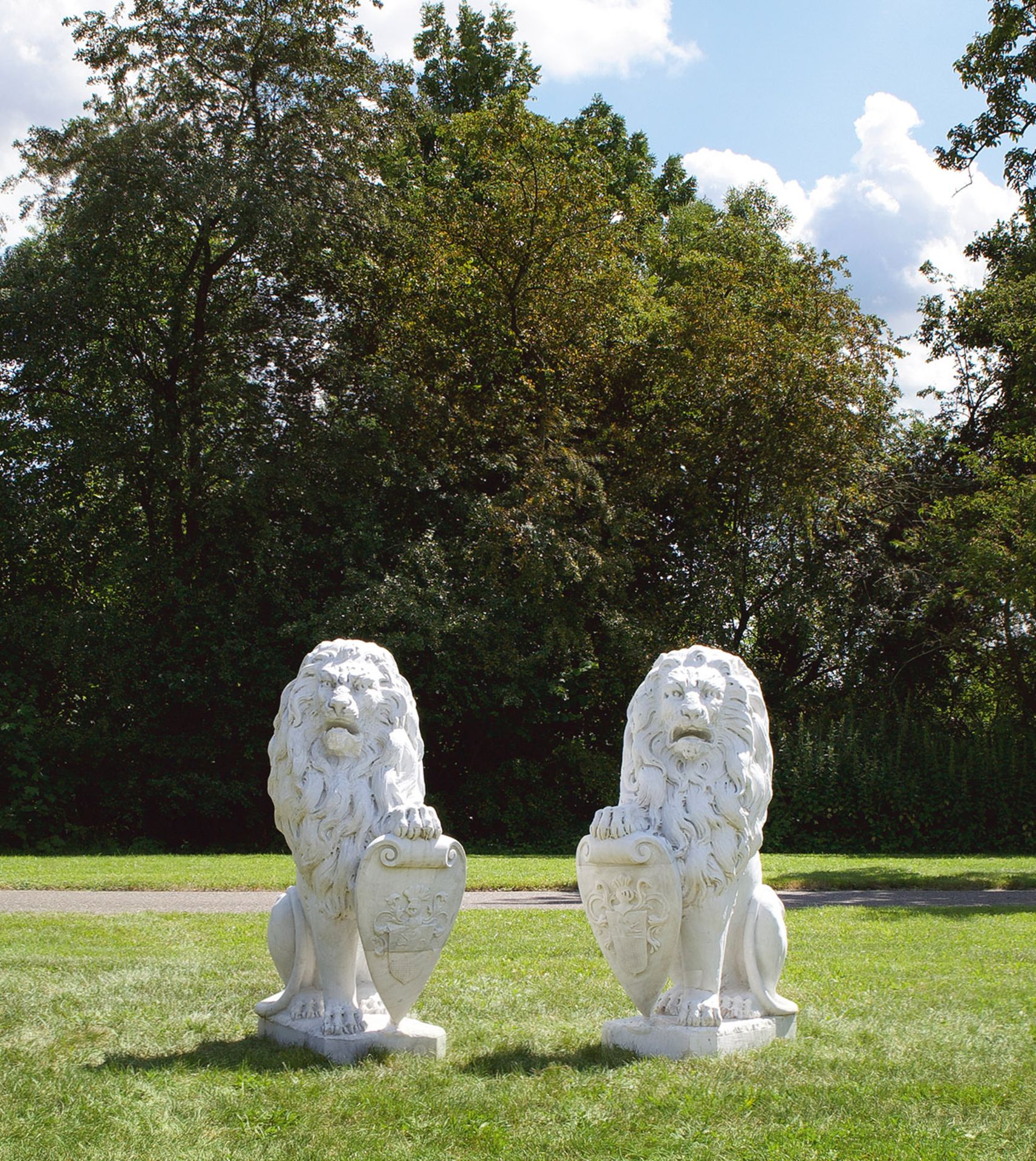 Paar monumentale Portallöwen aus der Villa "Haus Löwenruhe"