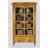 Biedermeier-Vitrinenschrank