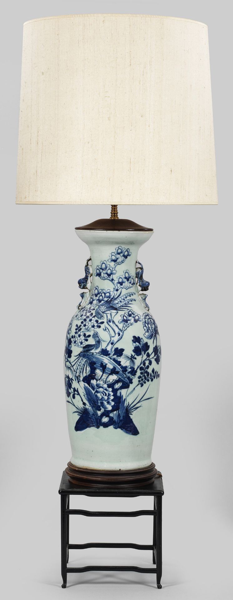 Chinesische Balustervase mit Blauweiß-Dekor als Tischleuchte