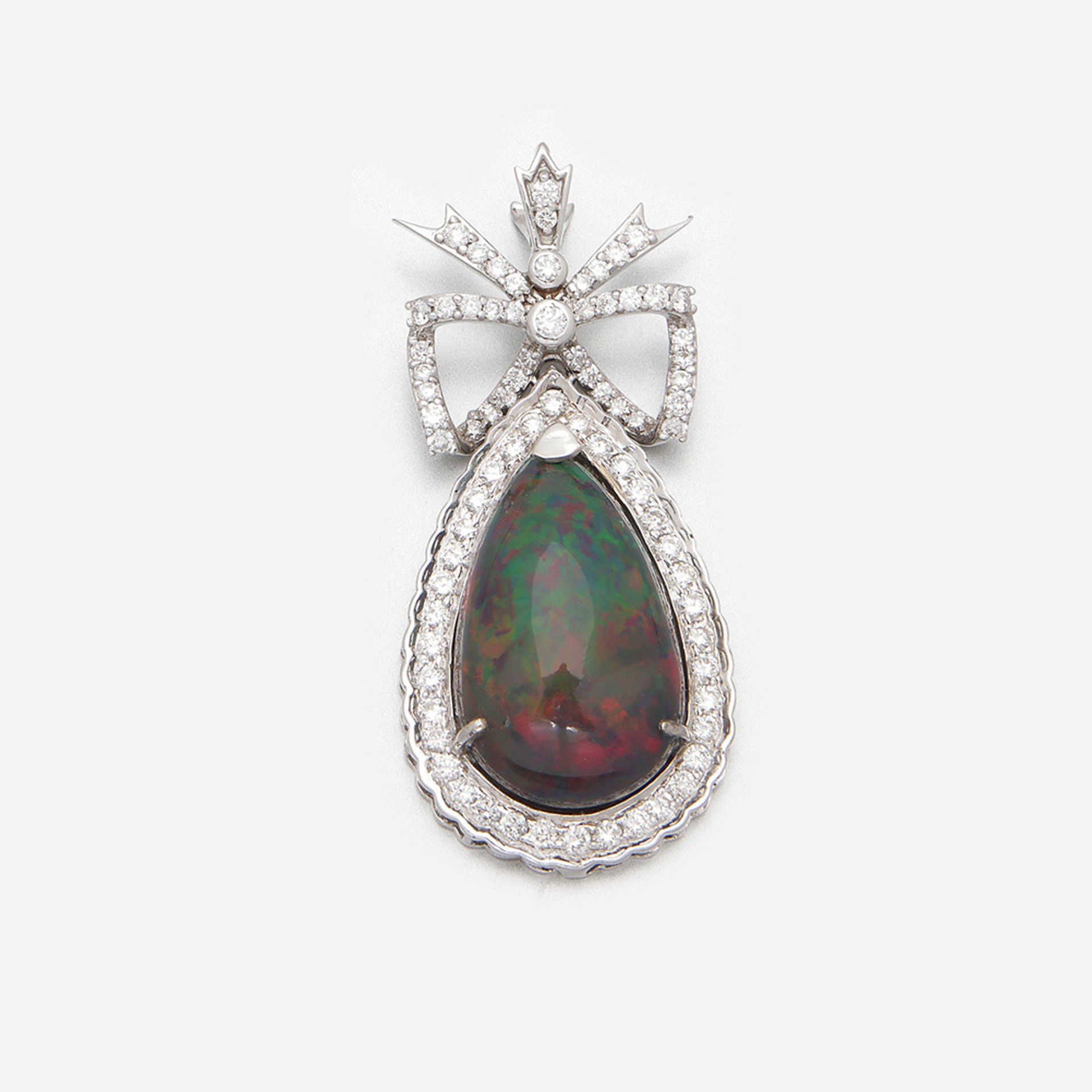 Opal-Anhänger im viktorianischen Stil