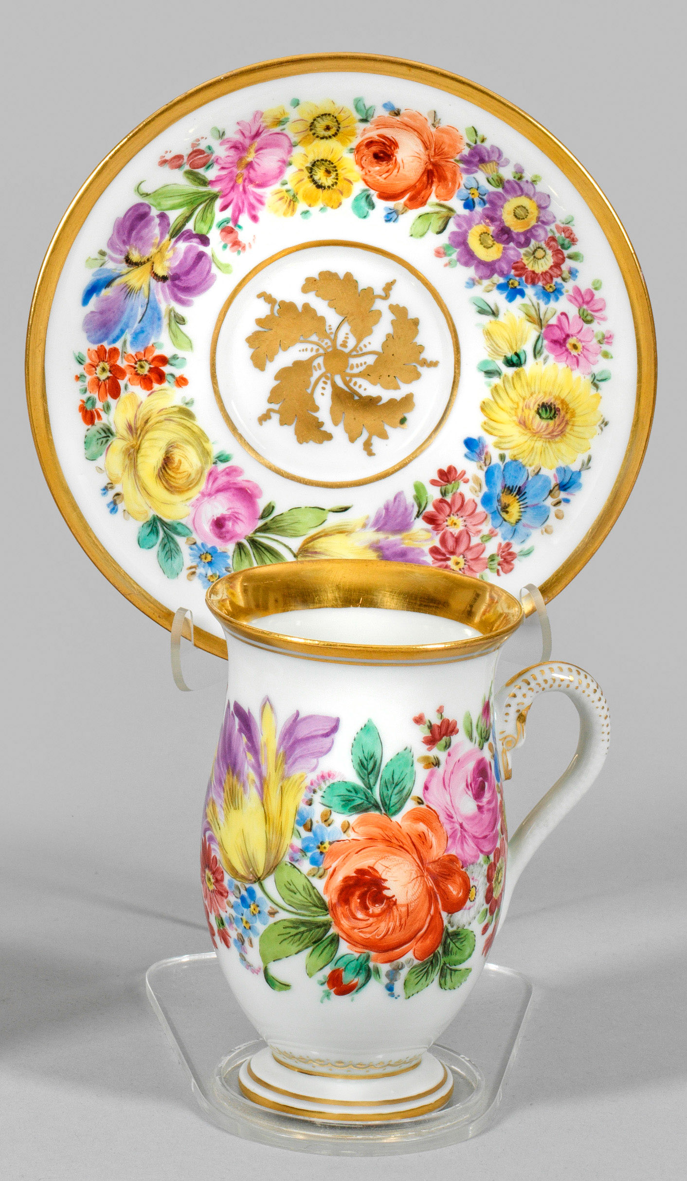 Ziertasse mit Blumendekor