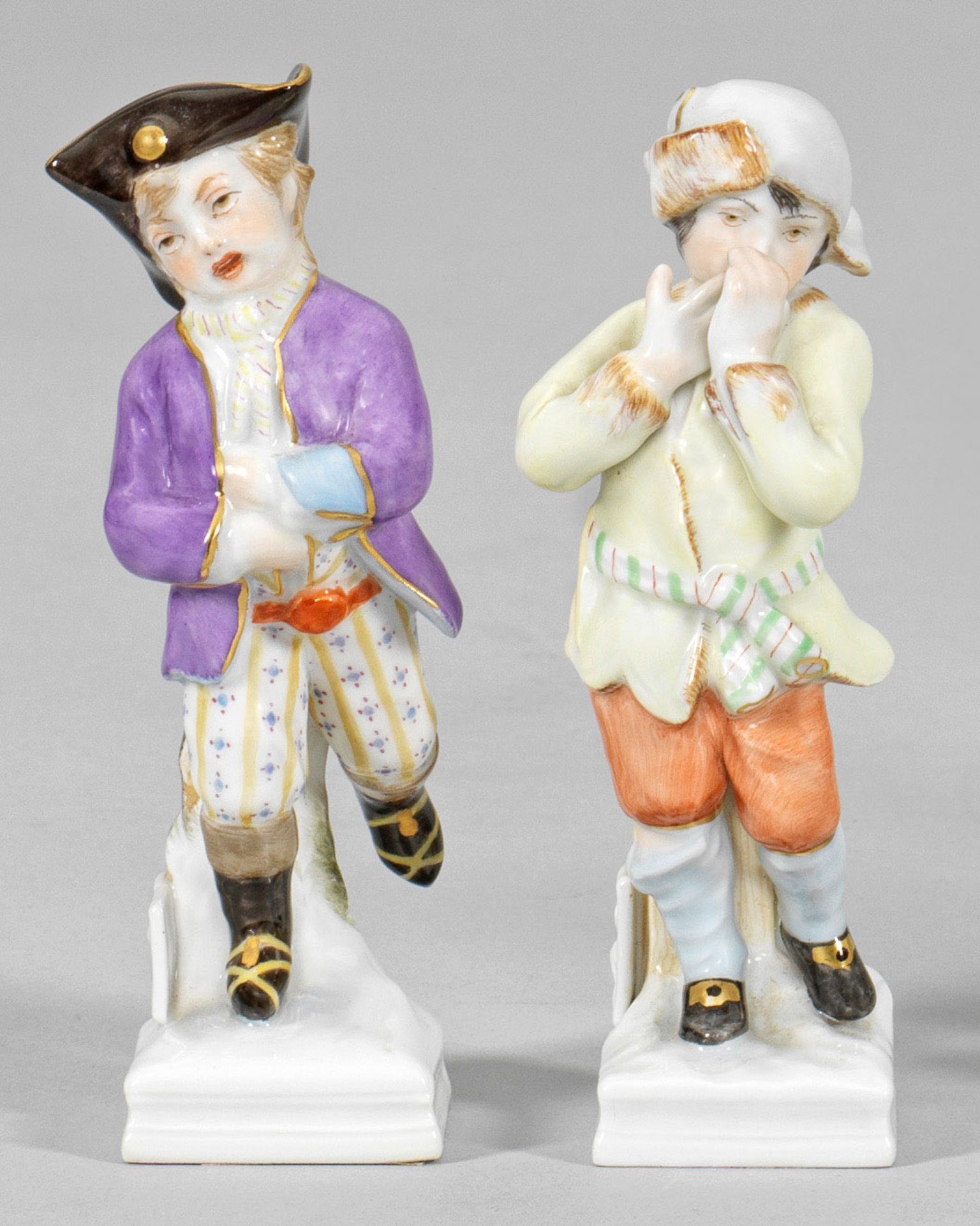 Paar Monatsfiguren "Februar" und "März"