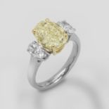 Glamouröser Natural Yellow-Fancy-Diamantring