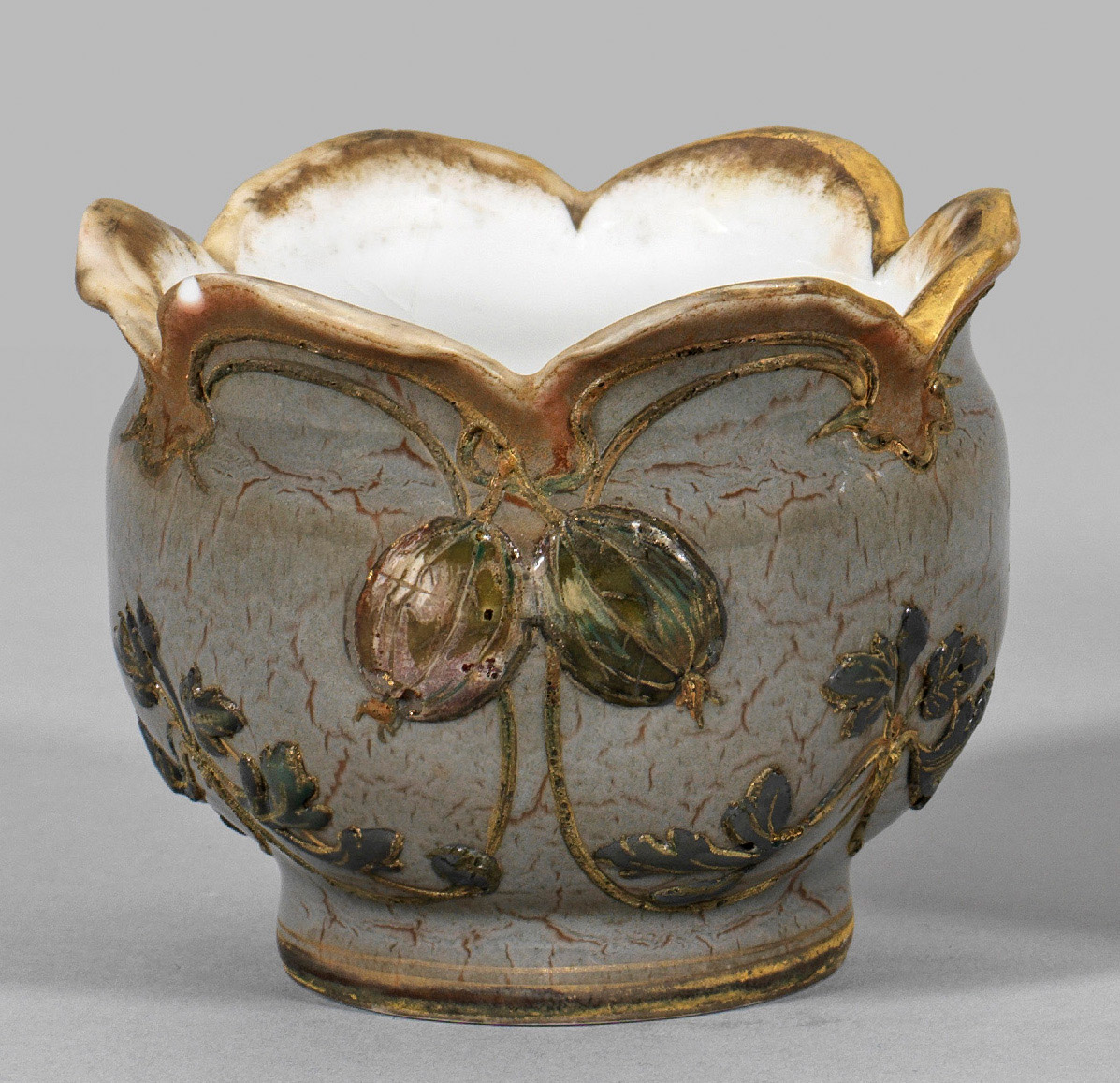 Kleine Jugendstil- Vase mit Stachelbeerdekor