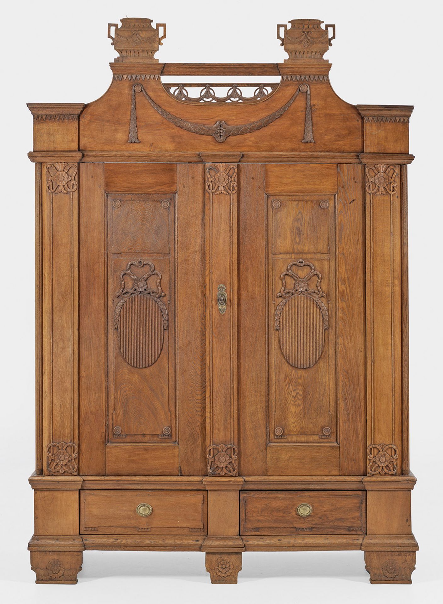 Großer Louis XVI-Dielenschrank