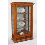 Biedermeier-Vitrinenschrank