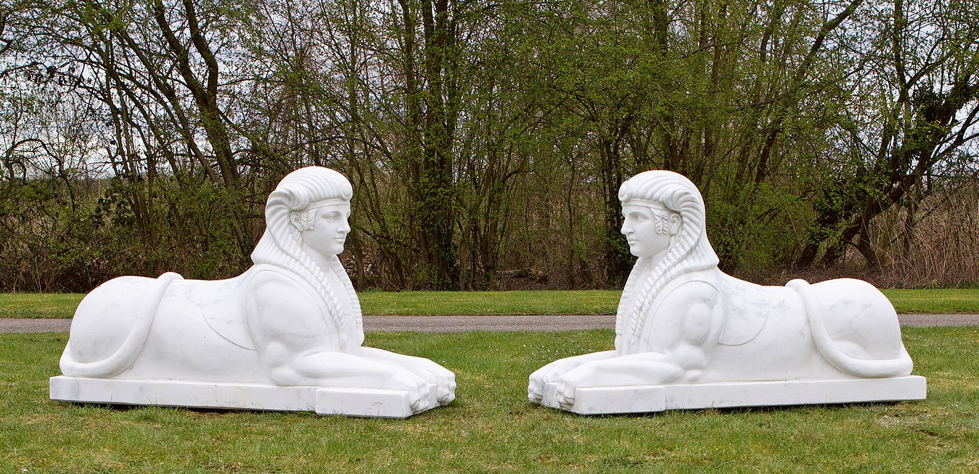 Paar monumental große Sphingen als Parkskulpturen