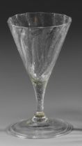 Seltenes Barock-Kelchglas mit optisch geblasenem Dekor