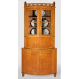 Biedermeier-Eckschrank