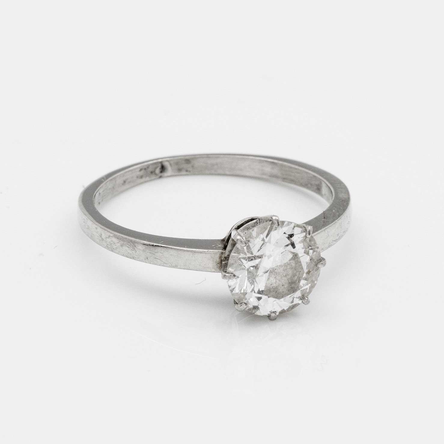 Klassischer Diamantsolitär-Ring