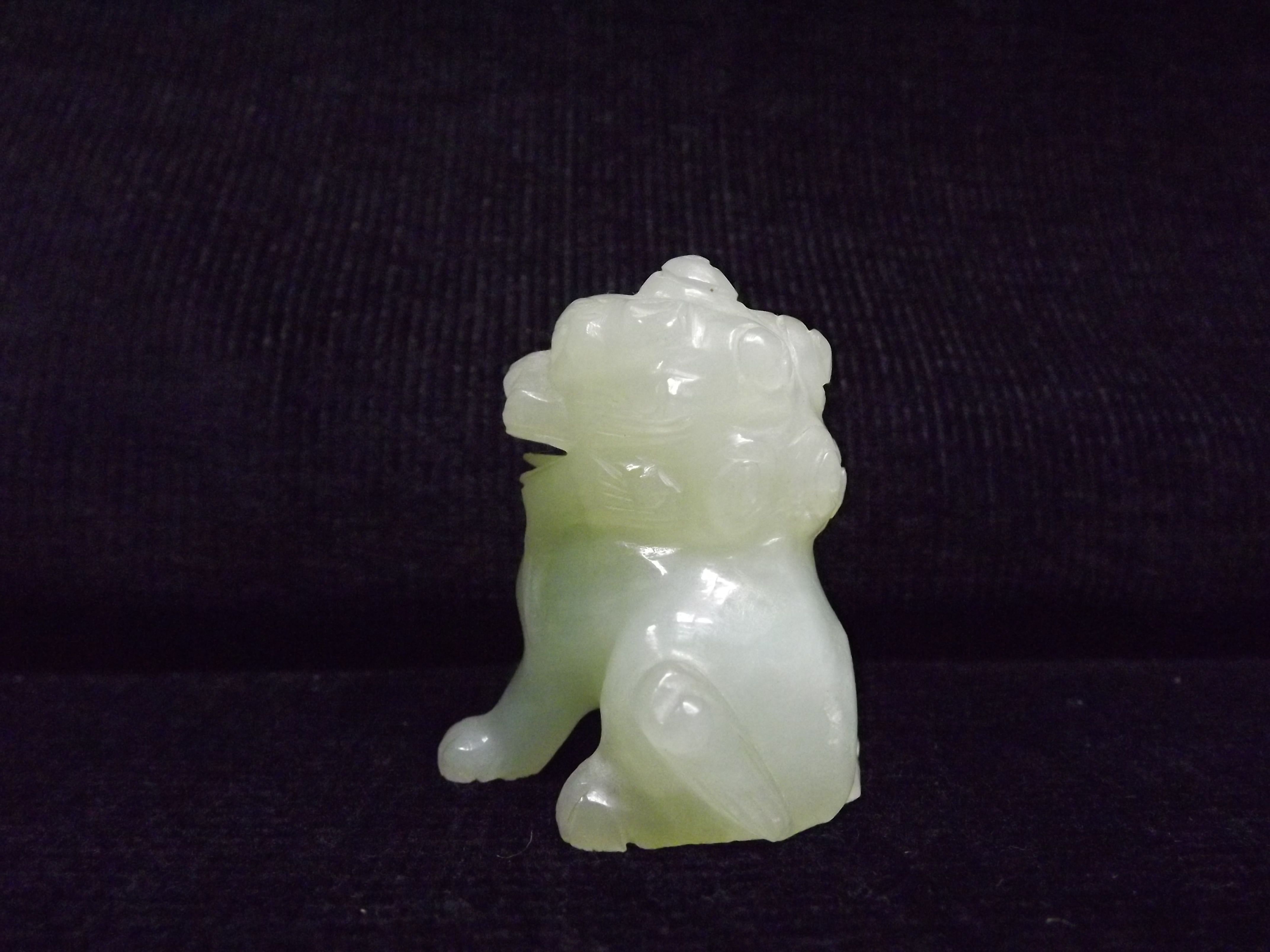 Chinese Jade Hardstone carving of a Foo, Temple or Lion Dog. 6.5cm high. Weight = 79 Grammes. - Image 3 of 5